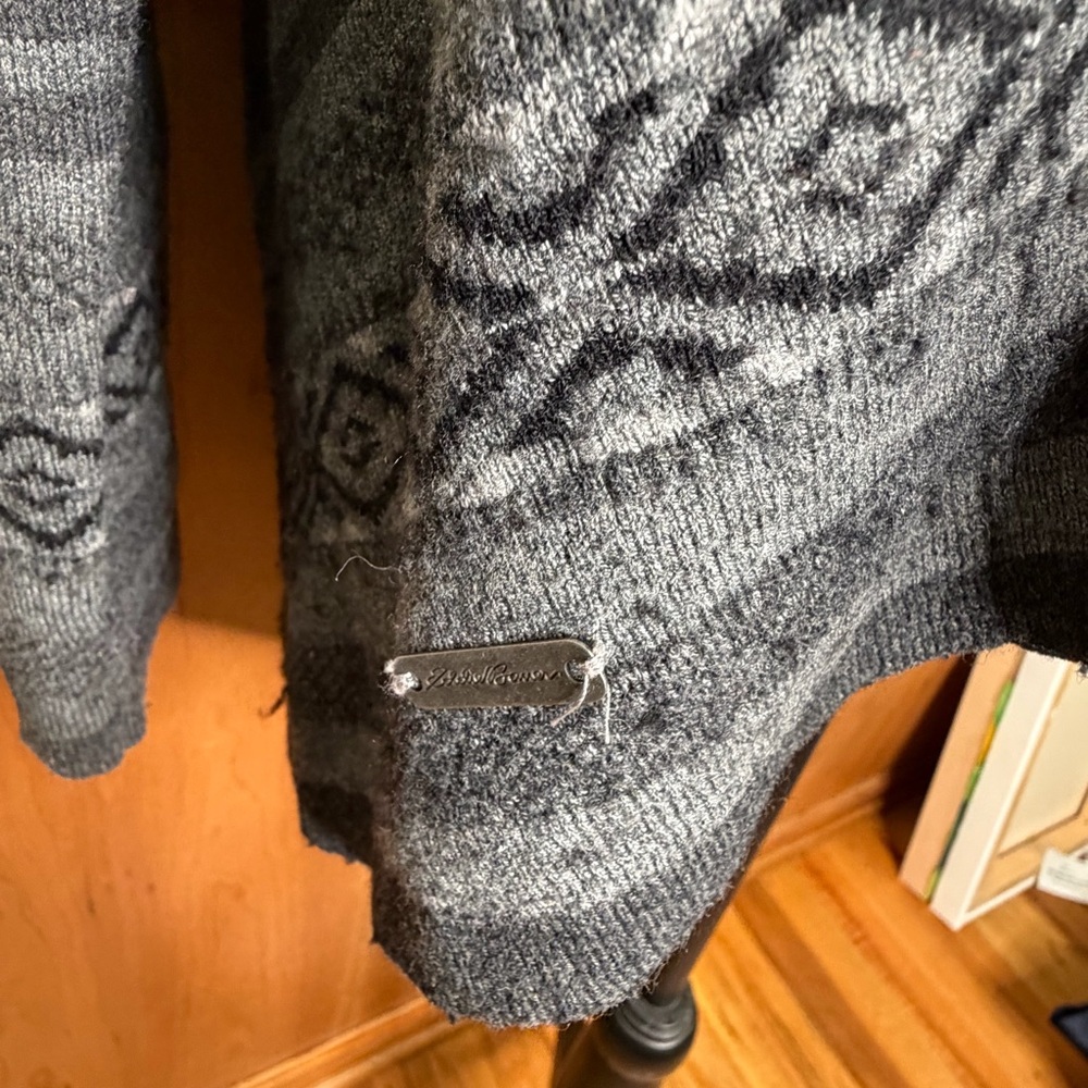 Eddie Bauer Gray Geometric Pattern Waterfall Card… - image 6